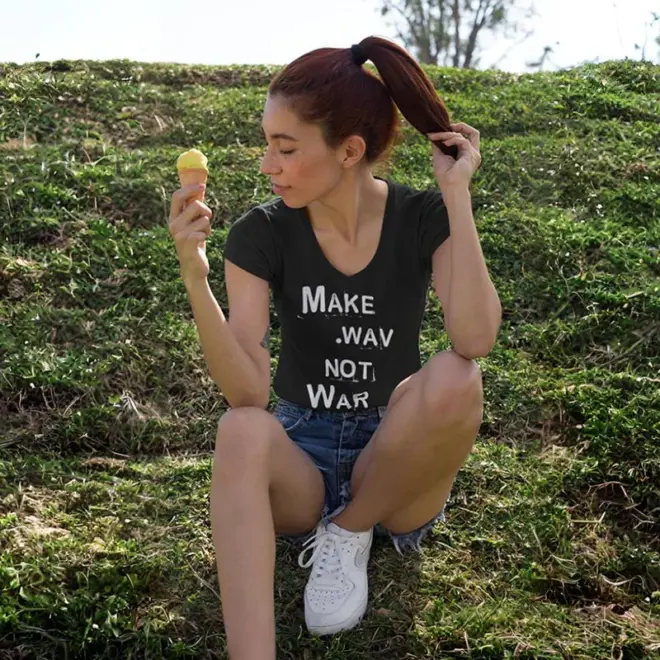 Shirt | Women | Make Wav Not War | Schwarz